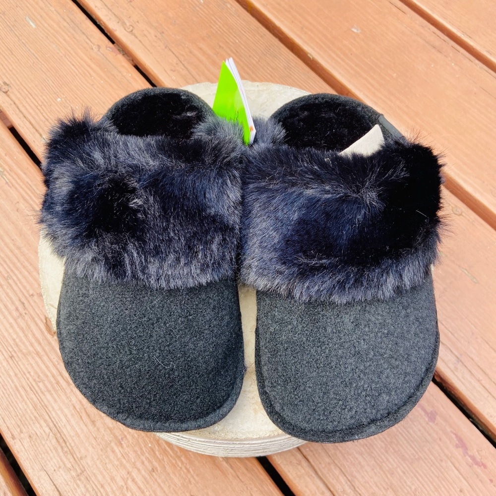 Croc’s faux fur lined slippers